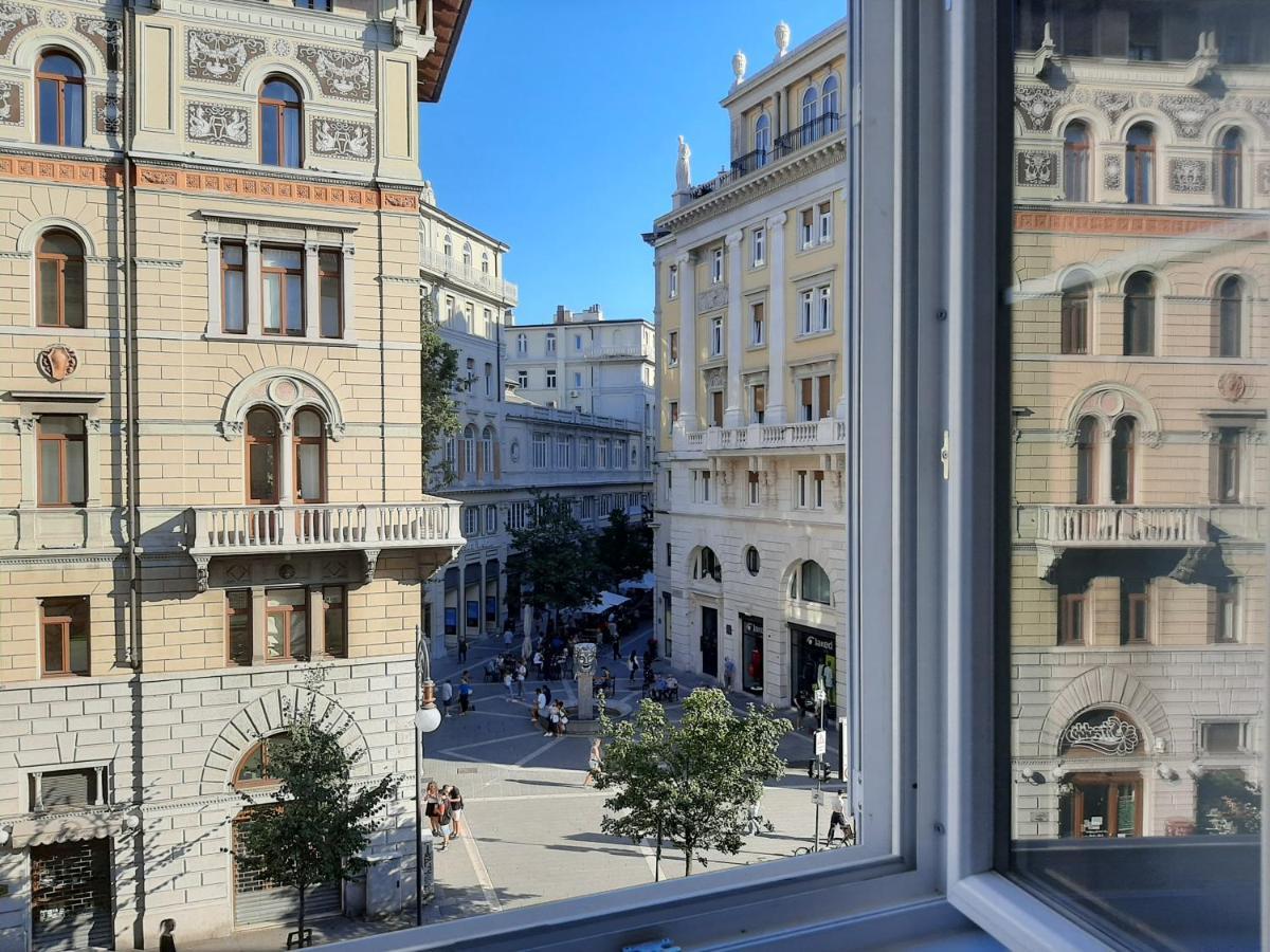 Trieste Center Rooms & Apartments - Fiori Di Триест Экстерьер фото