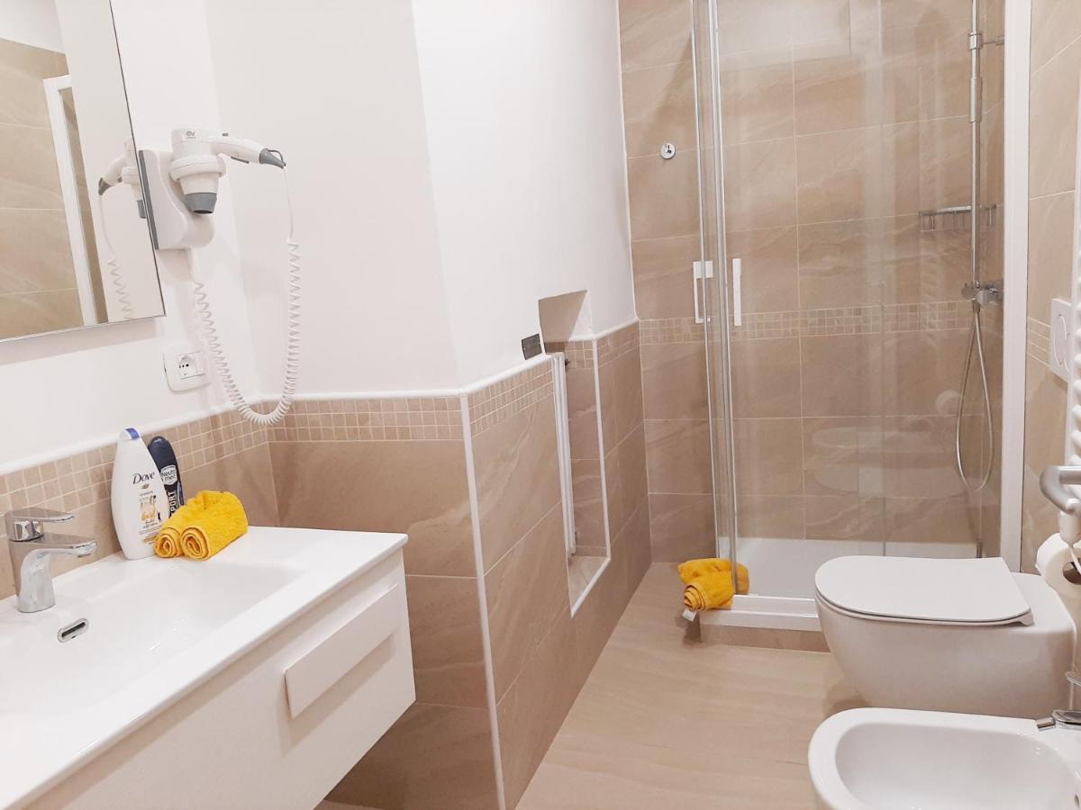 Trieste Center Rooms & Apartments - Fiori Di Триест Экстерьер фото