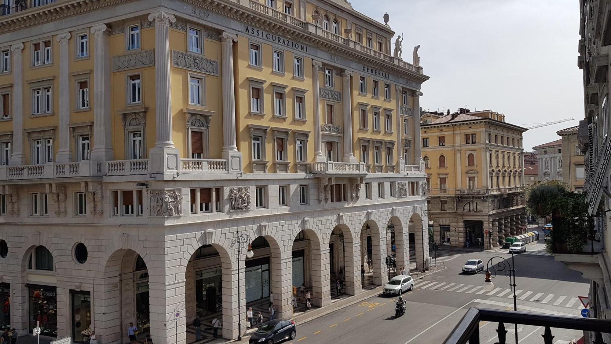 Trieste Center Rooms & Apartments - Fiori Di Триест Экстерьер фото