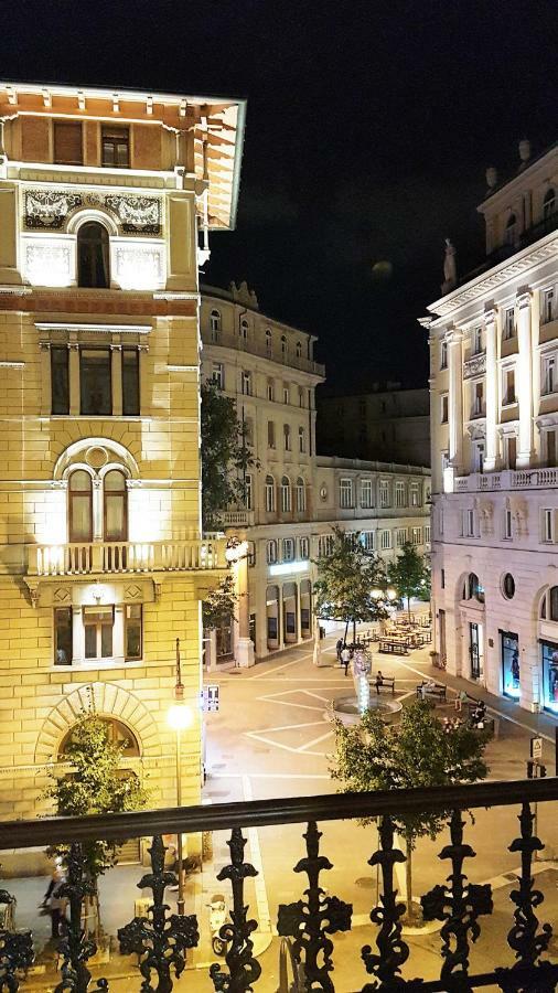 Trieste Center Rooms & Apartments - Fiori Di Триест Экстерьер фото
