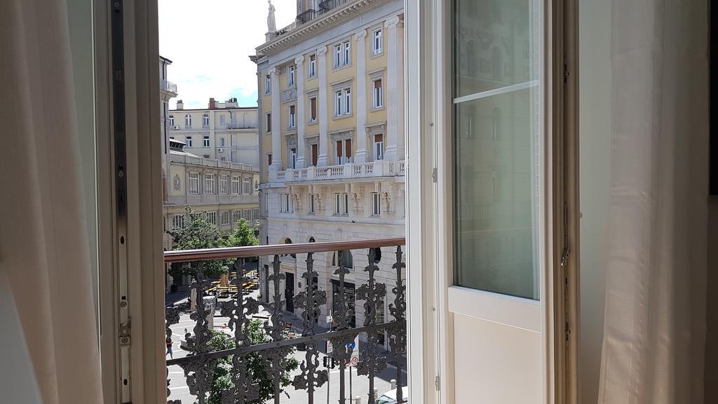 Trieste Center Rooms & Apartments - Fiori Di Триест Экстерьер фото