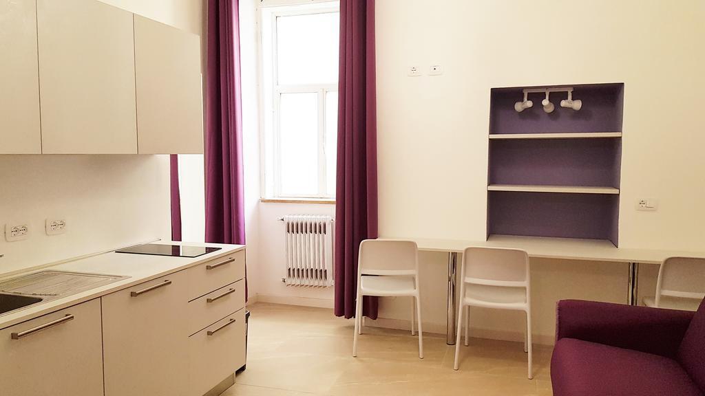 Trieste Center Rooms & Apartments - Fiori Di Триест Экстерьер фото